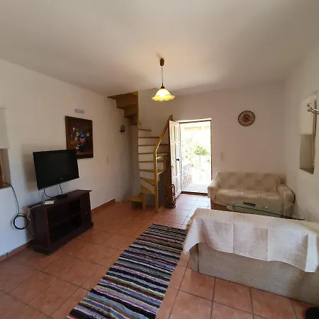 Mani Tower דירה Stoúpa